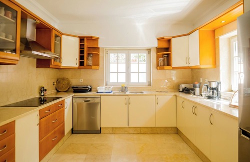 Estoril Villa | Noble Beach Villa With Private Garden and Pool