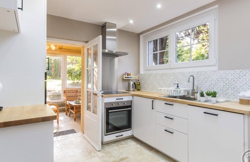 Cerisy-la-Foret Cottage | Noble house with garden, near St Vigor Abbey