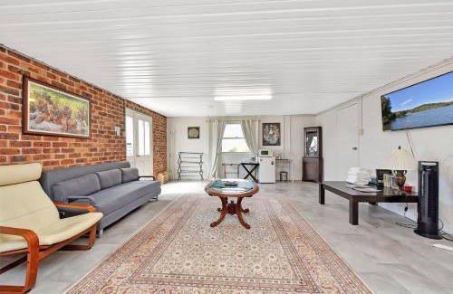 Allandale House | Noble Willow Studio Lovedale. A Cosy Unique Wine Country Refuge