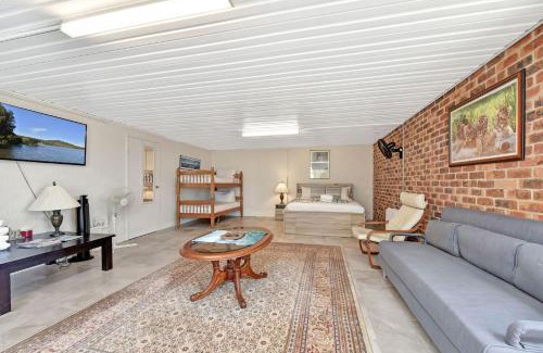 Allandale House | Noble Willow Studio Lovedale. A Cosy Unique Wine Country Refuge
