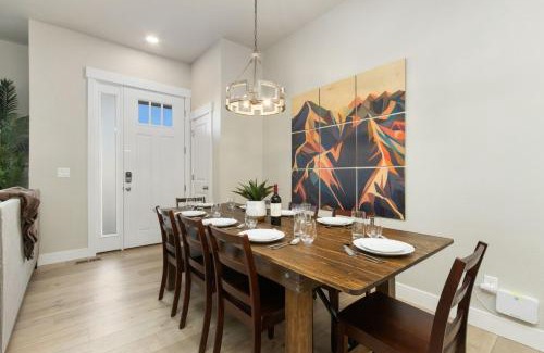 Centerra House | NOCO Retreat with King Beds, Fireplace, Scenic Trails