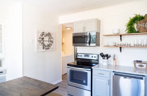 Knoxville Apartment | NoKno Flats - Simple Serenity: 2 BR, 1.5 BA in North Knoxville