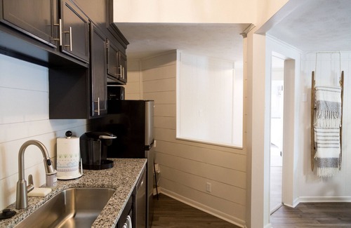 Old North Knoxville Apartment | NoKno Flats Walk to K-Brew Coffeehouse ☕