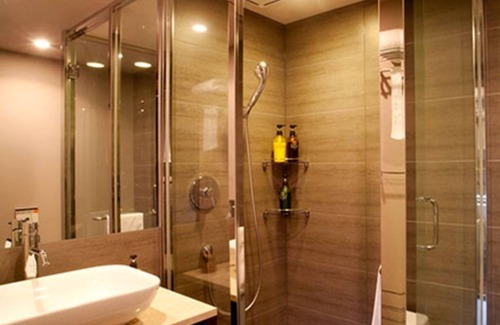 Uruma Hotel | Nonsmoking JapaneseWestern style room 4 beds 6 tatami mats Breakfast included/Uruma Okinawa