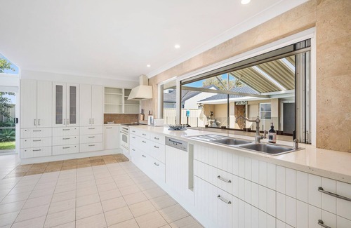 Port Macquarie House | Noojee - Stunning waterfront property on the canals