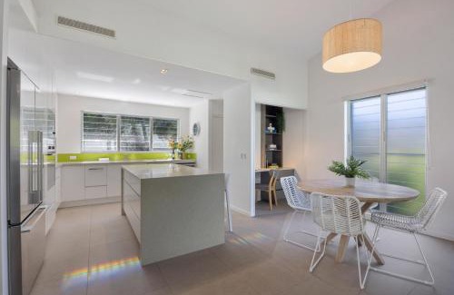 Sunshine Beach House | Noosa gem! Walking distance to cafes - shops - Sunshine Beach and dog Beach