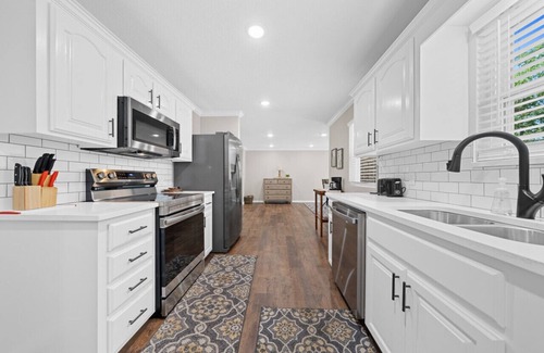 Russellville House | Nordin's Lake House Newly Renovated, Peaceful Lakefront Hideaway on Delaware Bay, Sleeps 10
