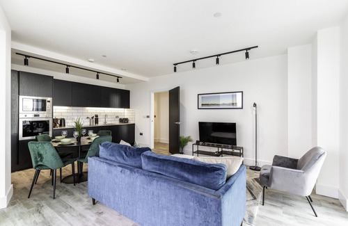 East Acton Apartment | North Acton X - 2Bed King/Double + 2Bath + Balcony