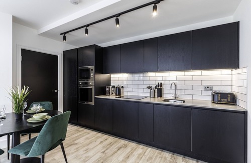 East Acton Apartment | North Acton X - 2Bed King/Double + 2Bath + Balcony