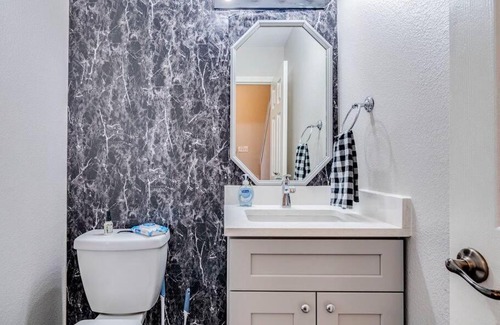 McNeil House | North ATX Paradise Oasis pool w Hot Tub 4BR 2 half BA