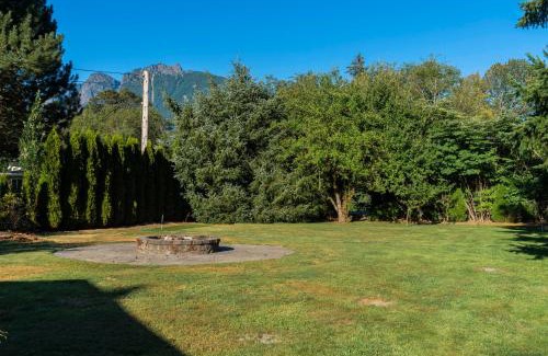 Tanner House | North Bend Retreat with hot tub and views of Mt Si