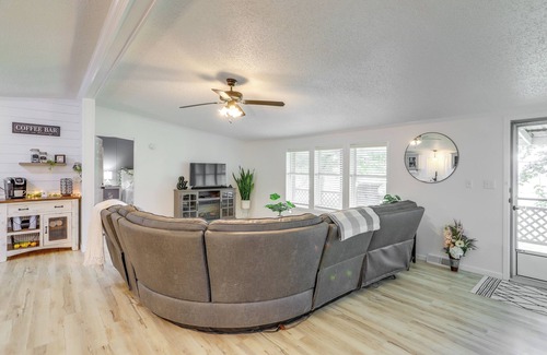 New Haven  Huron County House | North Fairfield Family Home w/Hot Tub & Porch!