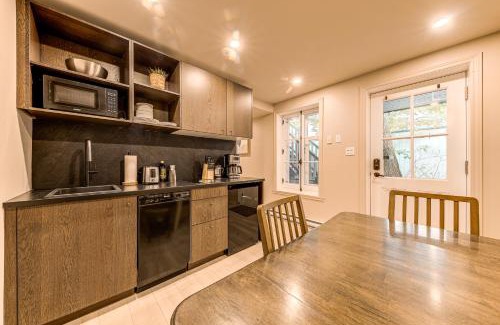 Vieux-Quebec-Cap-Blanc-colline Parlementaire Apartment | North House - Quebec 2 Bedroom Apartment