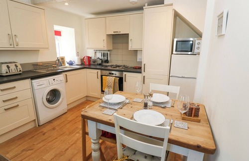 Oxenhope Cottage | NORTH IVES COTTAGE, pet friendly, with a garden in Oxenhope