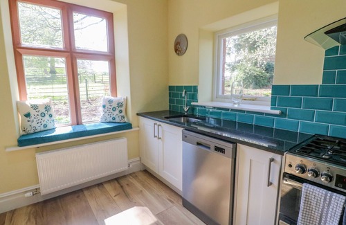 Appleby-in-Westmorland Cottage | NORTH LODGE, pet friendly, with hot tub in Appleby-In-Westmorland