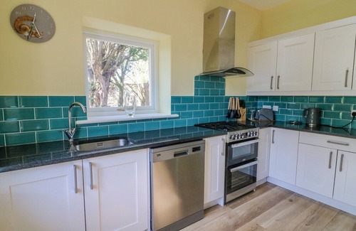 Appleby-in-Westmorland Cottage | NORTH LODGE, pet friendly, with hot tub in Appleby-In-Westmorland