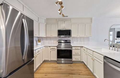 Alexander City Condo | North Lake Escape! Lakefront 3BR/2B Condo w/Boat Slip & Pool Access