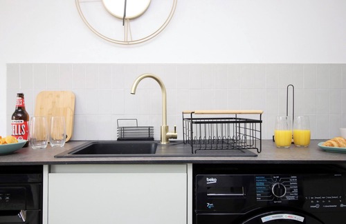 Gabalfa Apartment | North Road New Luxe Flats with Parking