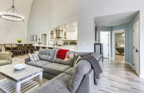 North Ridge House | North San Diego Retreat with Deck, Fire Pit Table!