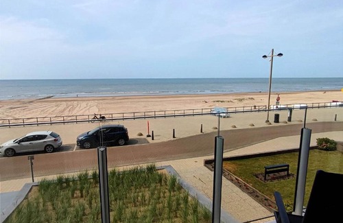 Middelkerke Apartment | North Sea View studio with parking