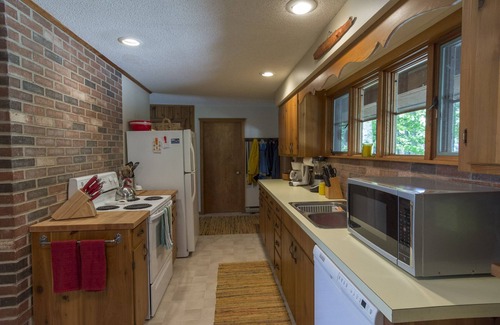 Empire Cottage | North Shore Little Glen Lake Cottage