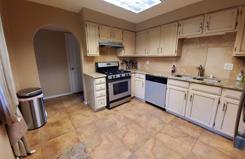 Alamedan Valley House | North Valley Estate Guest House - 1800 Sq.ft.