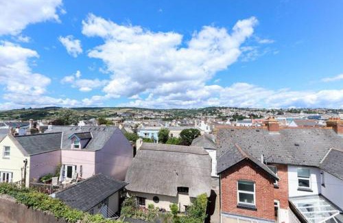 Shaldon House | North View cottage. Shaldon village.