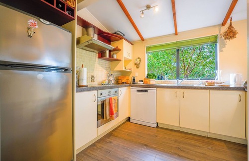 Northcross Cottage | Northcross Woodland Escape– Private & Peaceful