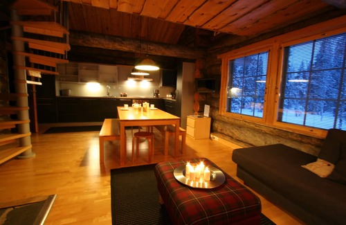 Lampivaara Cabin | NORTHERN LIGHTS Log Cabin Gregory A