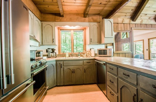 Bellaire House | Northern Nights Chalet Wanderlust Abodes