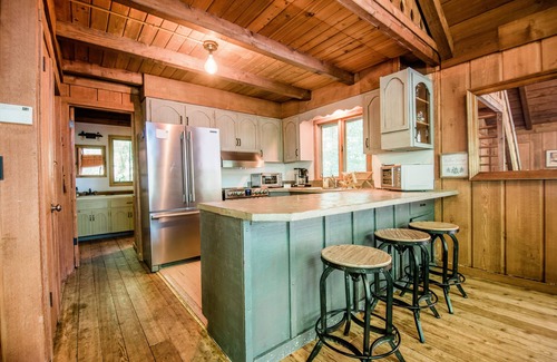 Bellaire House | Northern Nights Chalet Wanderlust Abodes