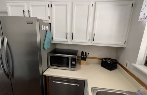 Fort Wayne House | Northern Oasis! Large, 3 bed+ in N Fort Wayne