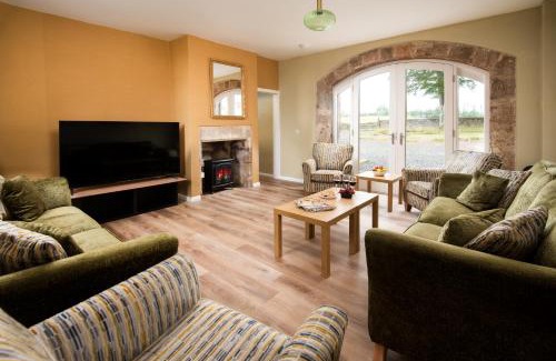 Old Bewick House | Northumberland Hot Tub Haven for 10 in 5 ensuite bedrooms