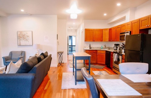 Uptown Condo | Northwest Alphabet District! Walk to it all! Light & Airy Free Parking 970 sq.ft