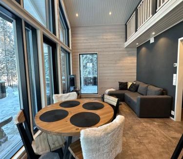 Rovaniemi Villa | Norvamaja with a lake view, sauna and jacuzzi
