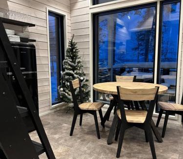 Rovaniemi Villa | Norvamaja with a lake view, sauna and jacuzzi