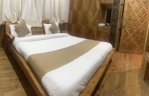 Cheog Hotel | Norvin Homes- King Room with Balcony/breakfast included