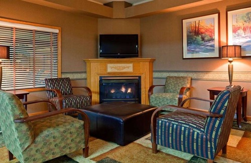 Eagan House | Norwood Inn Eagan - 1 King Suite with Spa Bath Oversized Non Smoking