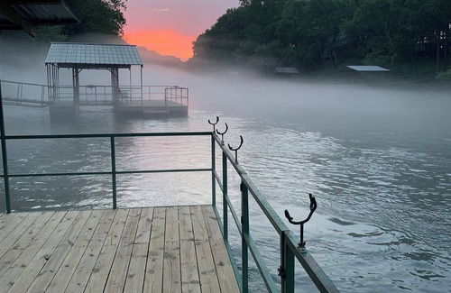 Heber Springs House | NOT-SO-ORDINARY TRAILER! A lovely getaway on The Little Red River with hot tub