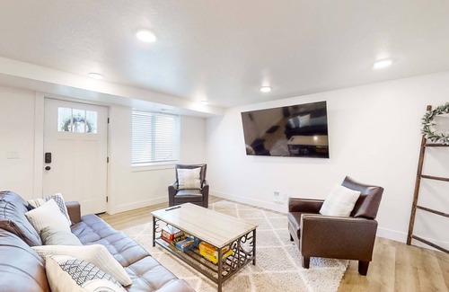 Hyrum Apartment | Notable Apartment - Mountain Views, Kitchen, & W/D