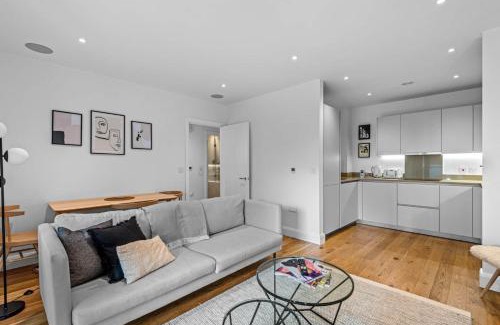 Golborne Apartment | Notting Hill & Portobello Road Balcony Suite