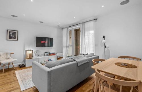 Golborne Apartment | Notting Hill & Portobello Road Balcony Suite