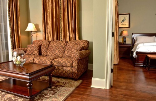 Point Clair Hotel | Nottoway Plantation Resort