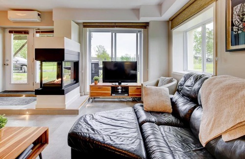 Chateau-Richer Apartment | Nouveau - Bord de fleuve, Mont Sainte-Anne et + !