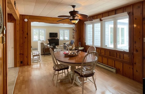 Huberdeau Ski Chalet | NOUVEAU | Chalet en bordure de la rivière | Spa privé
