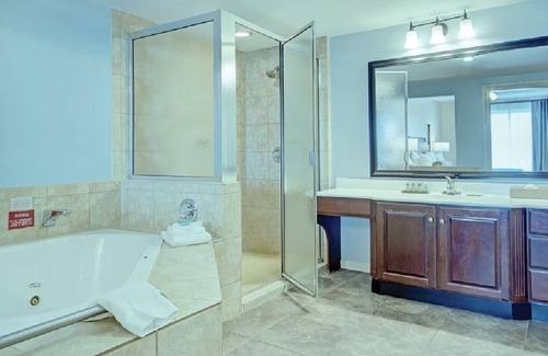 Old Town Alexandria Resort | Nov 17-21 Charming Old Town Alexandria 2 Bedroom Deluxe Unit -Minutes from Metro