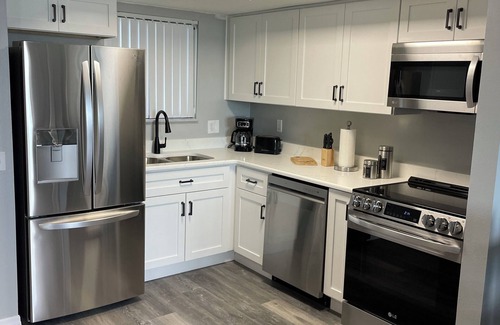 Hudson Condo | NOV SPECIAL.Beautifully decorated modern GULF FRONT CONDO Sleeps 4 Hudson, FL