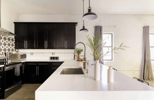 South Scottsdale Cottage | Nova-in the Middle of Old Town-walk to Everything!