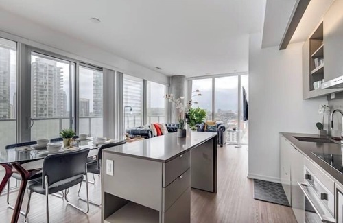 Toronto Entertainment District Apartment | NovaStay - The Oasis