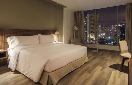 Los Naranjos Hotel | Novotel Medellin El Tesoro